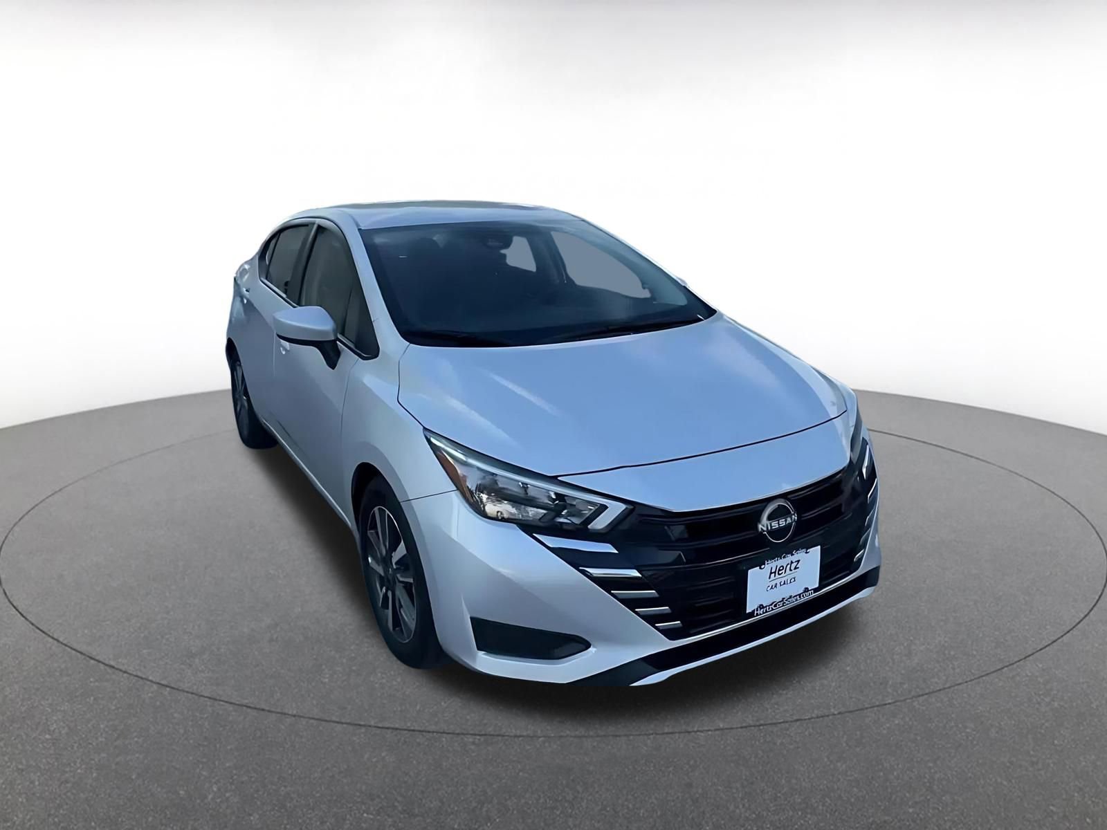 Used 2025 Nissan Versa SV FWD image 3