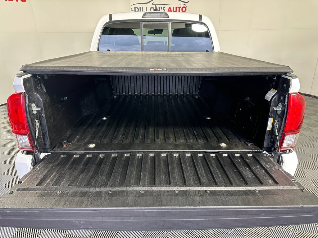 Used 2022 Toyota Tacoma SR AWD/4WD image 6