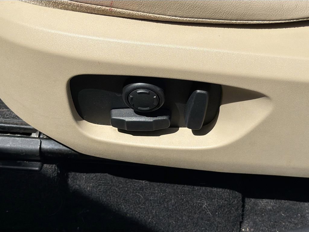 Used 2018 Land Rover Discovery Sport HSE image 24