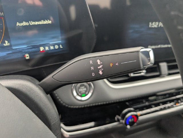 New 2027 Chevrolet Equinox LT w/ Convenience Package II FWD image 18