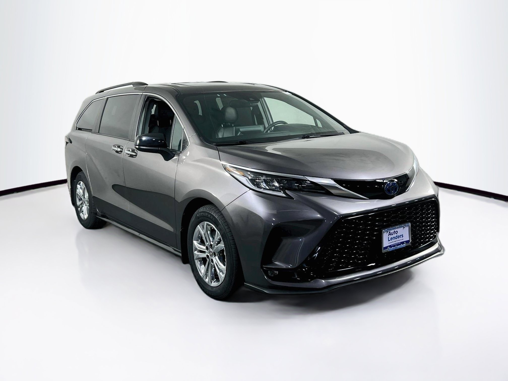 Used 2022 Toyota Sienna XSE AWD/4WD image 3