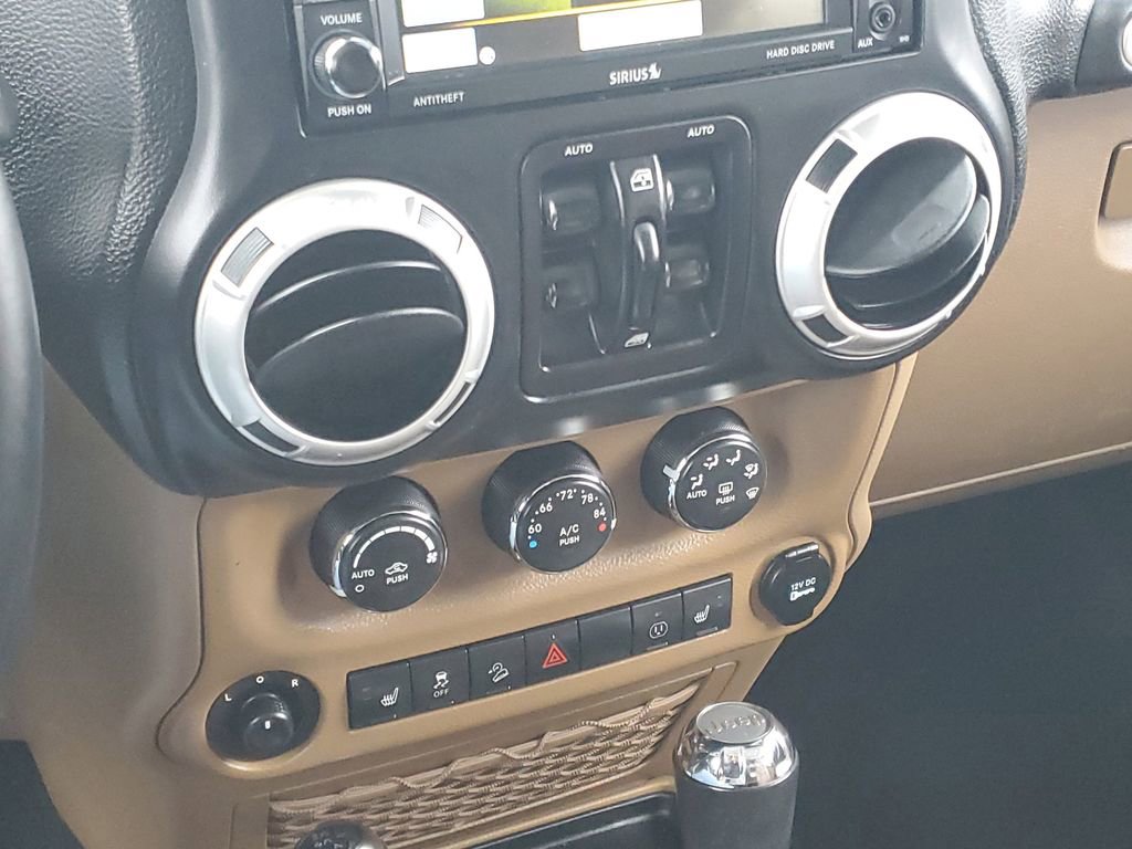 Used 2014 Jeep Wrangler Unlimited Sahara w/ Connectivity Group image 17