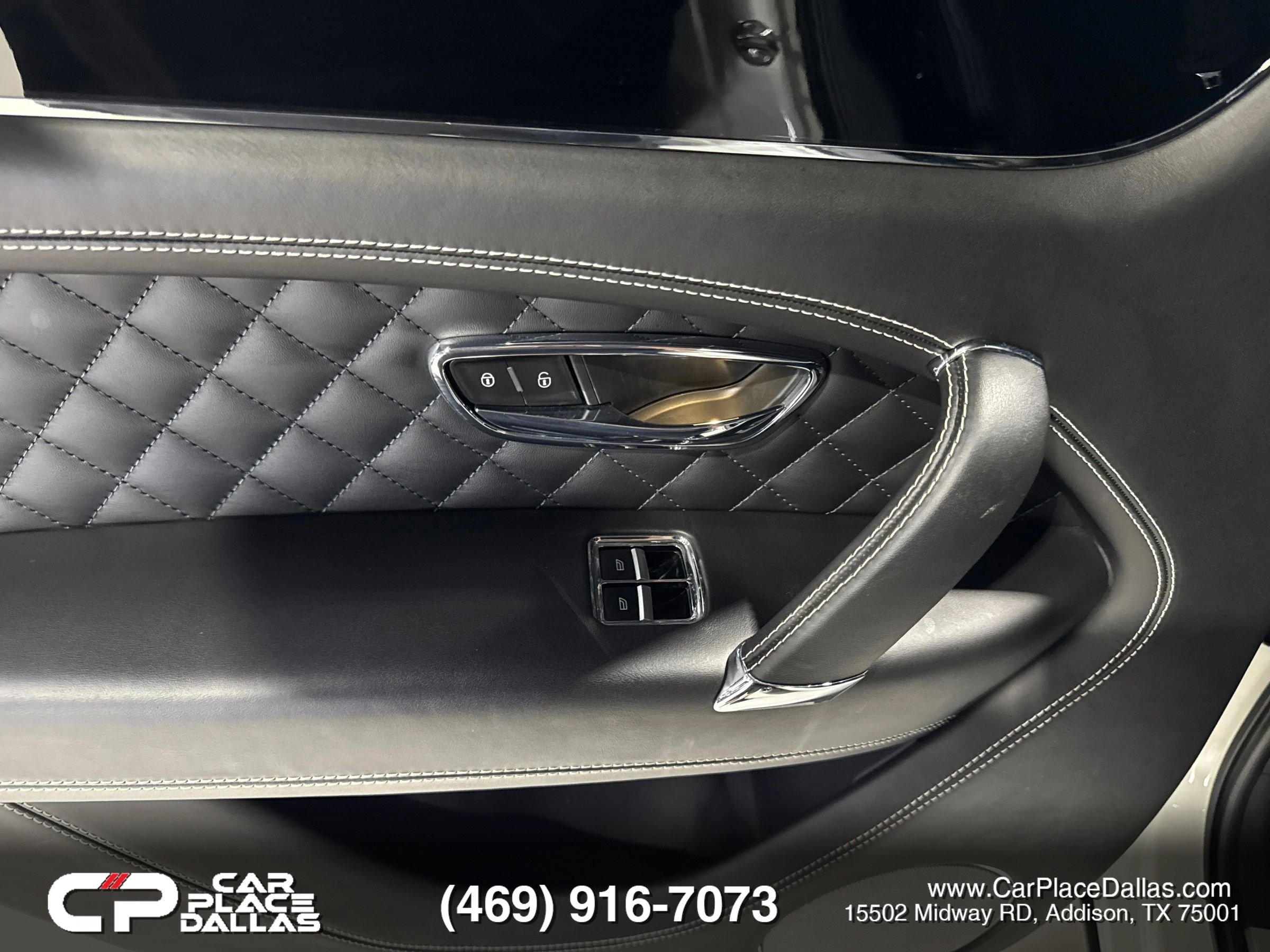 Used 2017 Bentley Bentayga AWD/4WD image 18