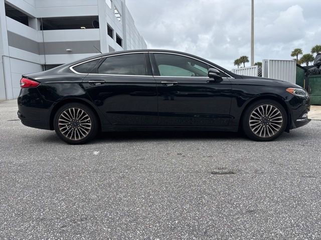 Used 2017 Ford Fusion SE w/ Fusion SE Technology Package image 2