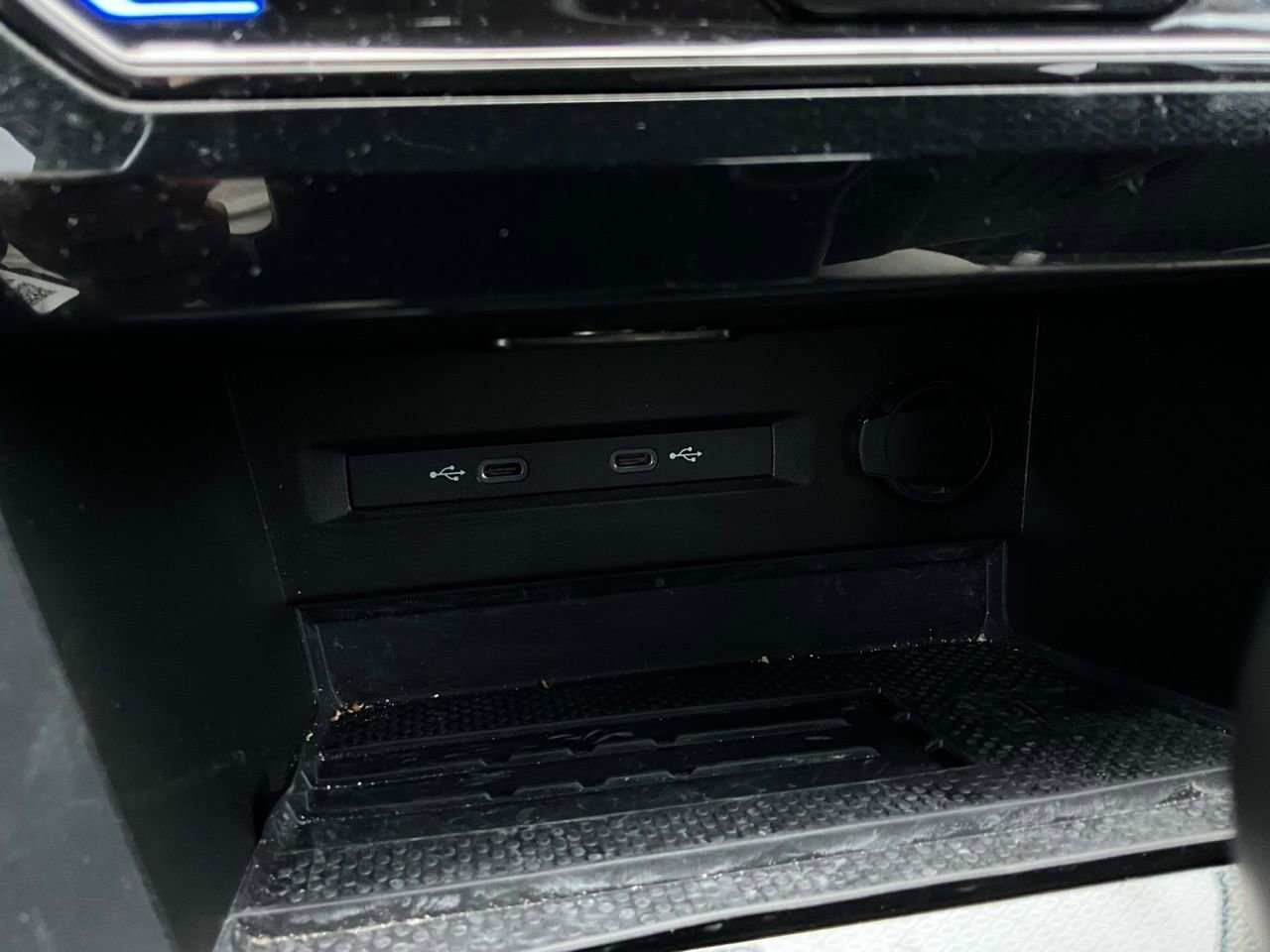 Used 2025 Volkswagen Taos SE image 26