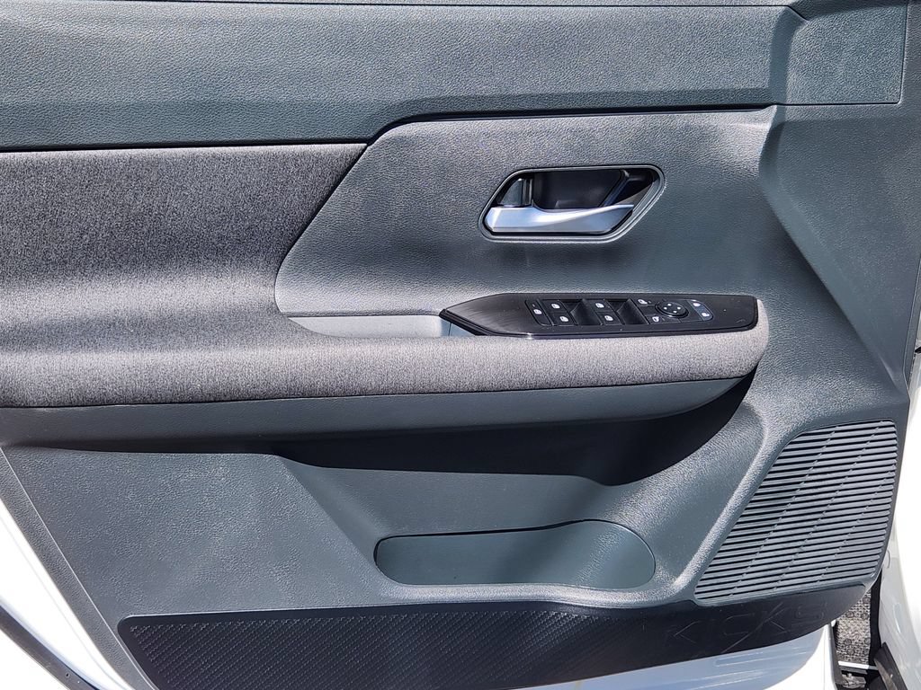 Certified 2025 Nissan Kicks SV AWD/4WD image 19