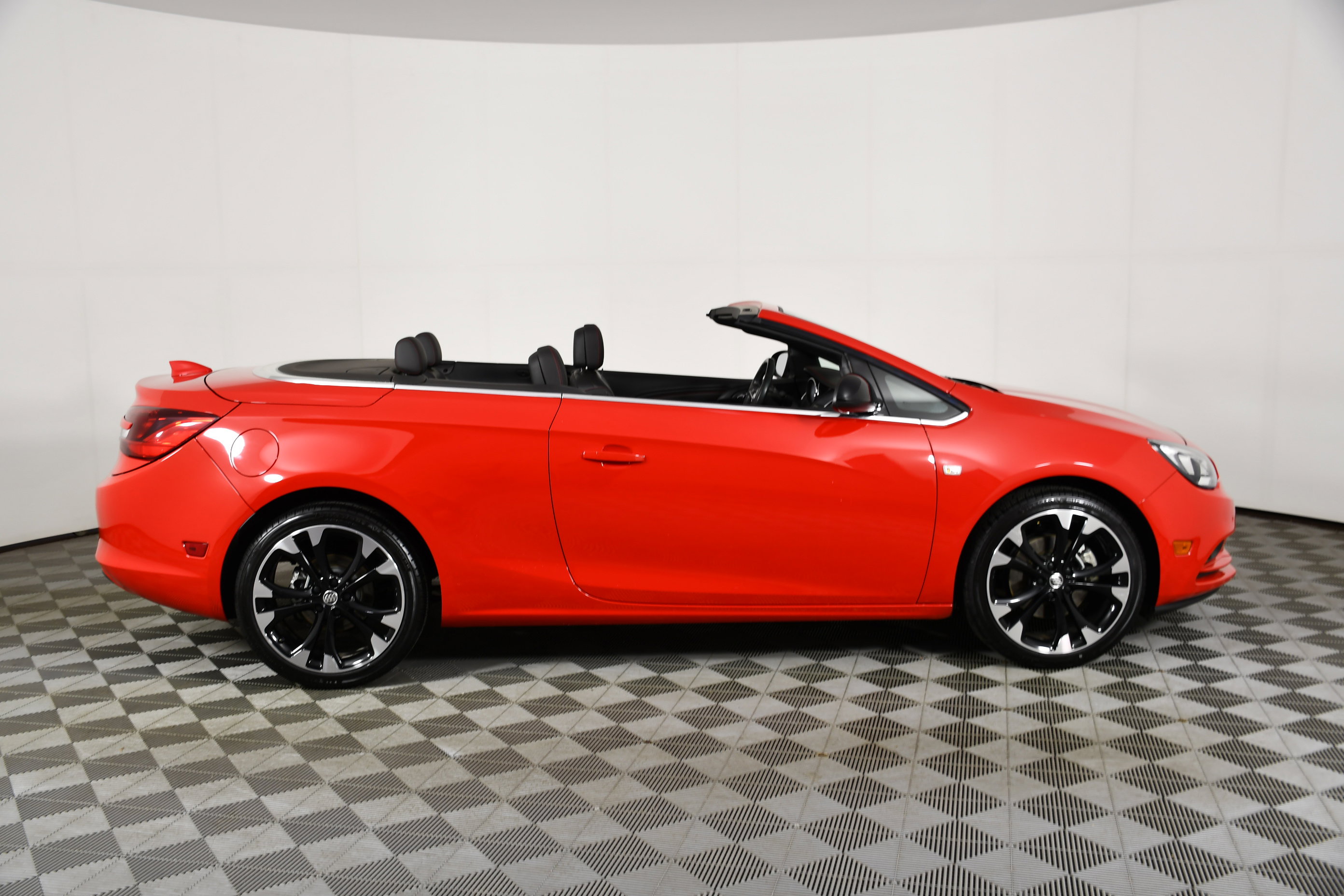 Used 2018 Buick Cascada Sport Touring w/ Dark Effects Package image 5