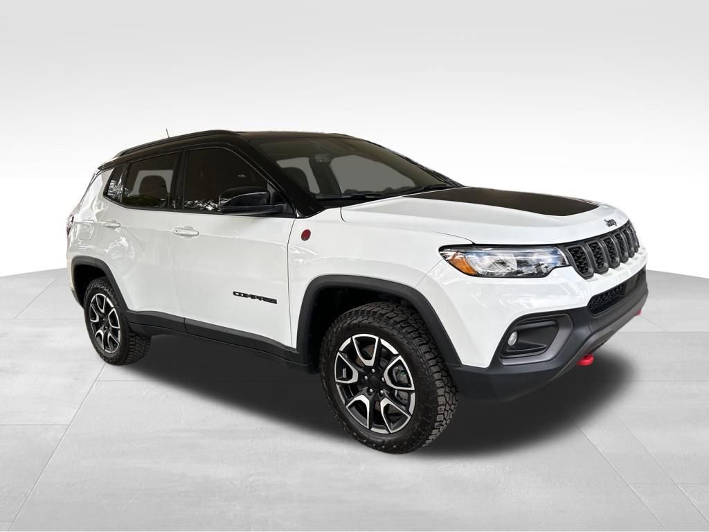 Used 2024 Jeep Compass Trailhawk image 2