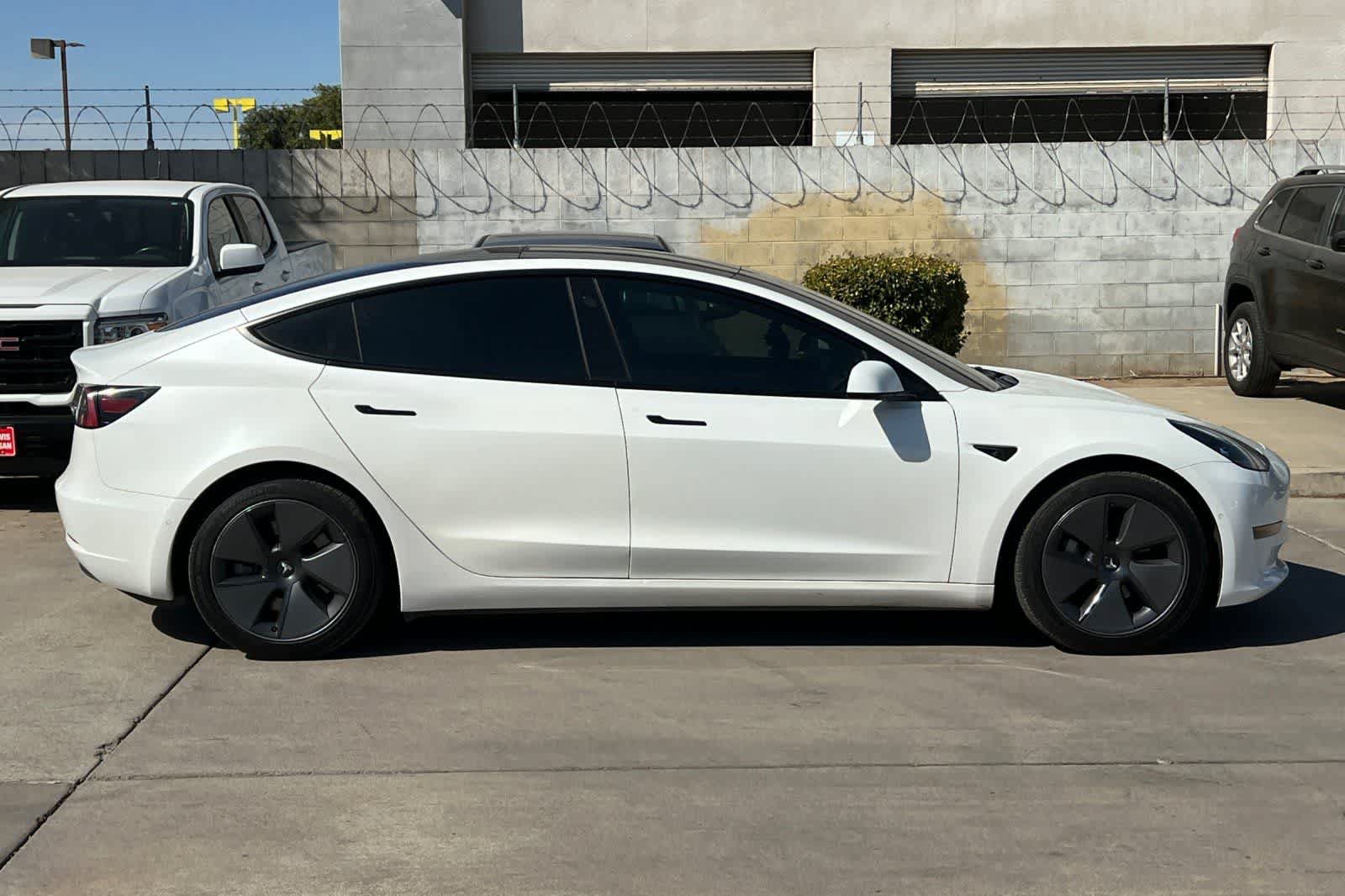 Used 2021 Tesla Model 3 Standard Range Plus RWD image 9