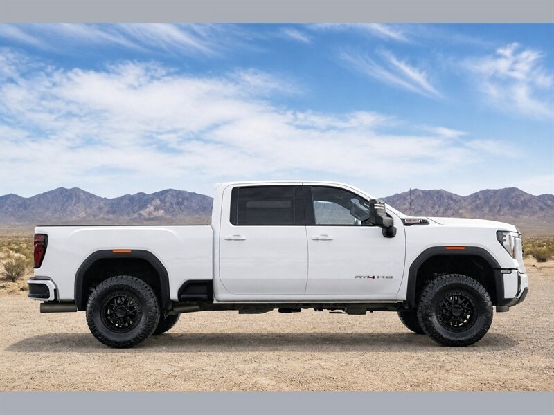 Used 2025 GMC Sierra 2500 AT4 AWD/4WD image 3