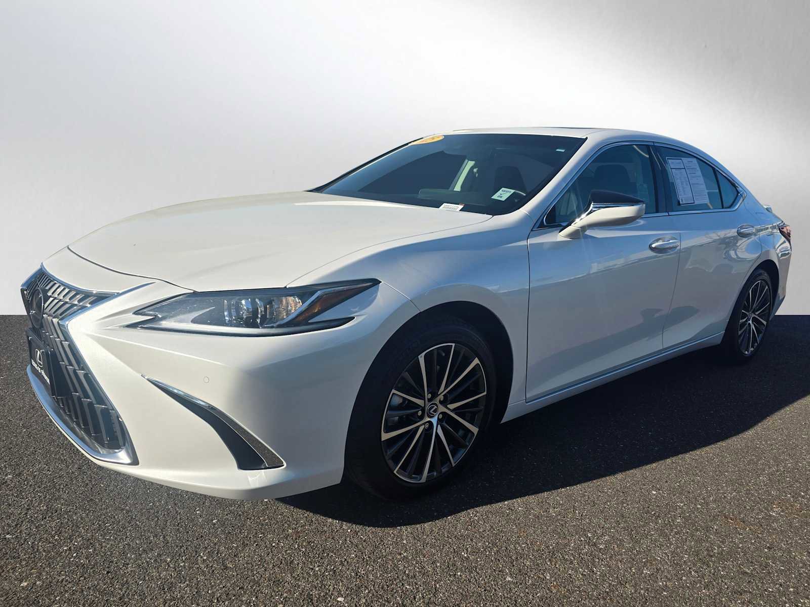 Used 2025 Lexus ES 300h w/ Premium Package image 7