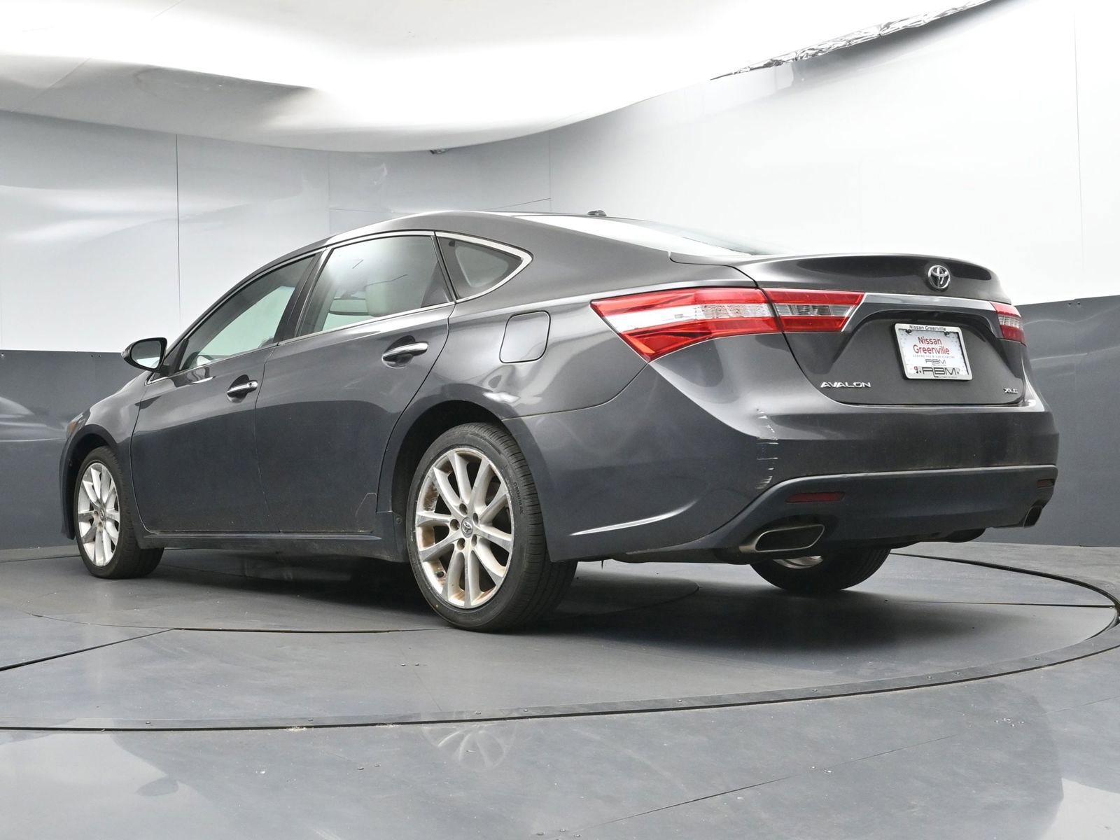 Used 2013 Toyota Avalon XLE Touring FWD image 26