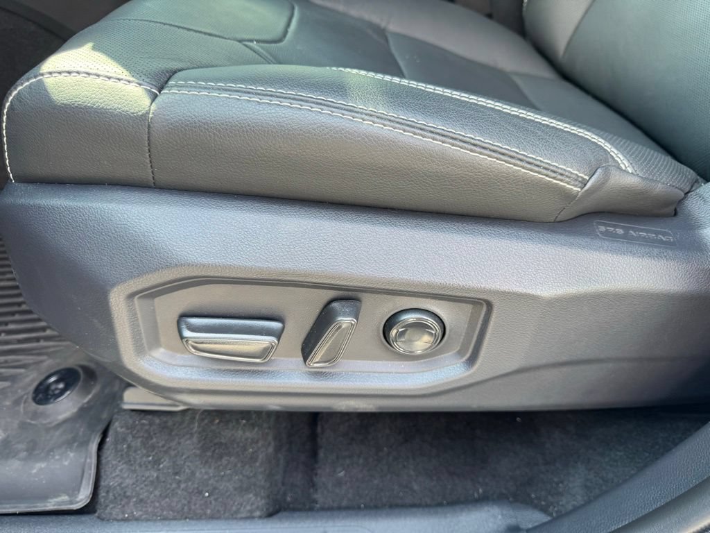 Used 2026 Toyota Tundra Limited AWD/4WD image 19