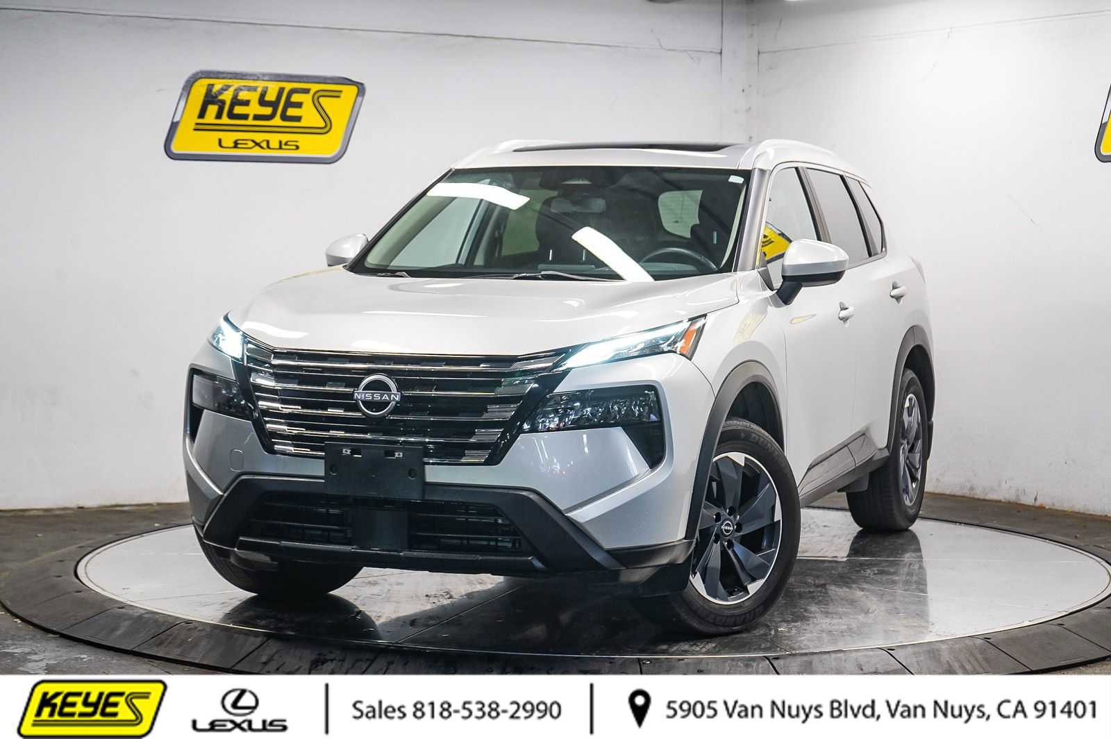 Used 2024 Nissan Rogue SV w/ SV Premium Package image 1