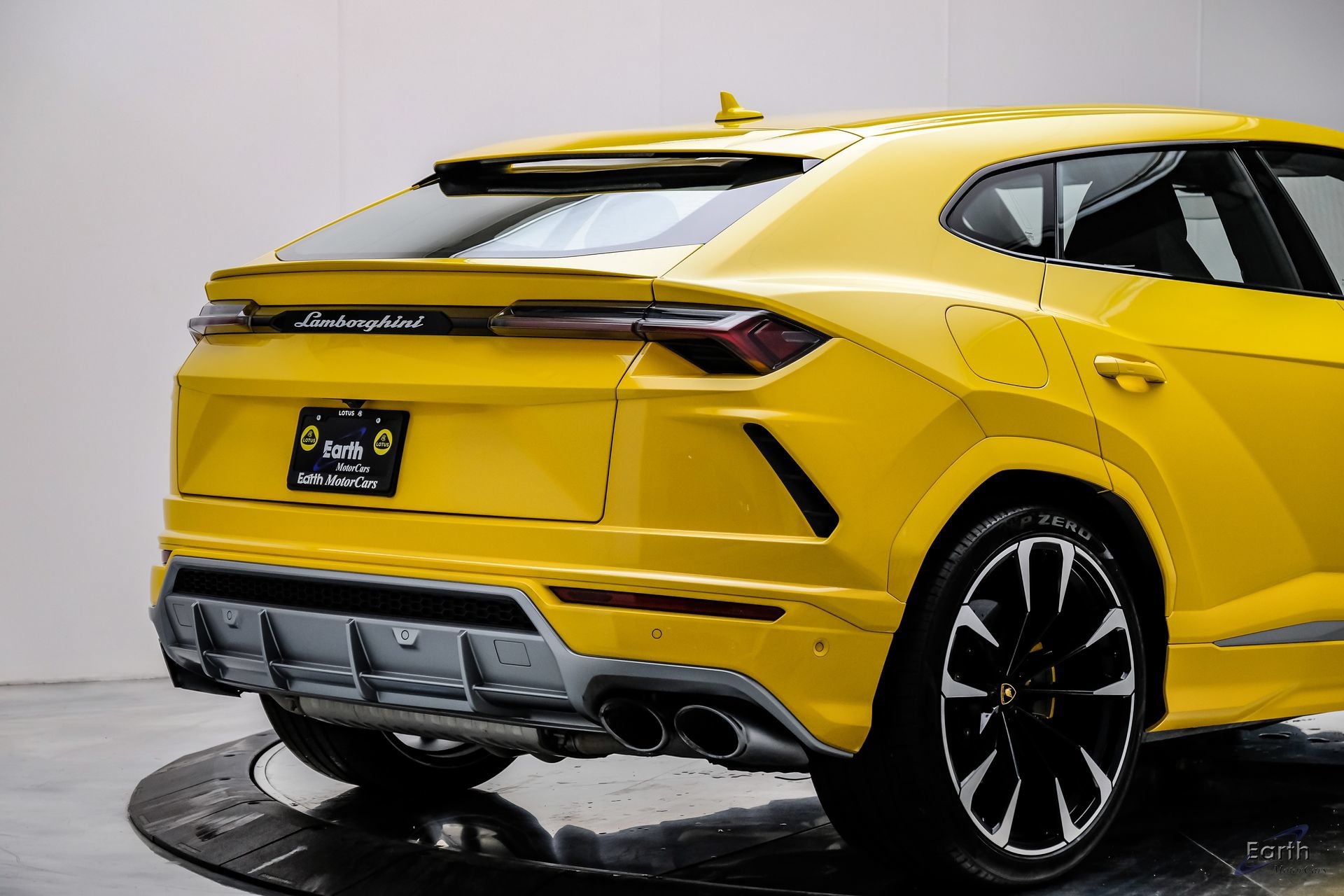 Used 2021 Lamborghini Urus AWD/4WD image 17