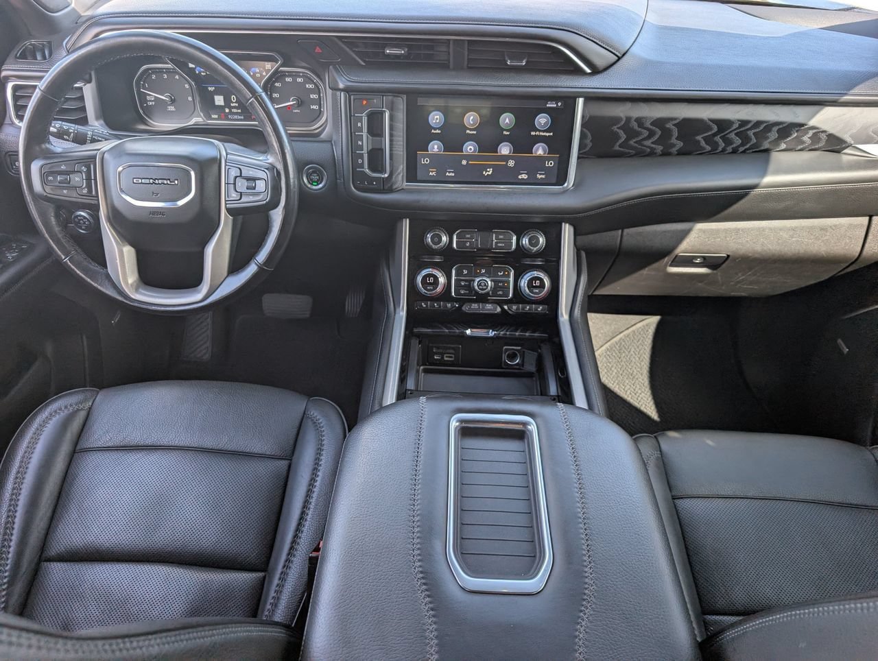 Used 2021 GMC Yukon Denali w/ Denali Premium Package AWD/4WD image 9