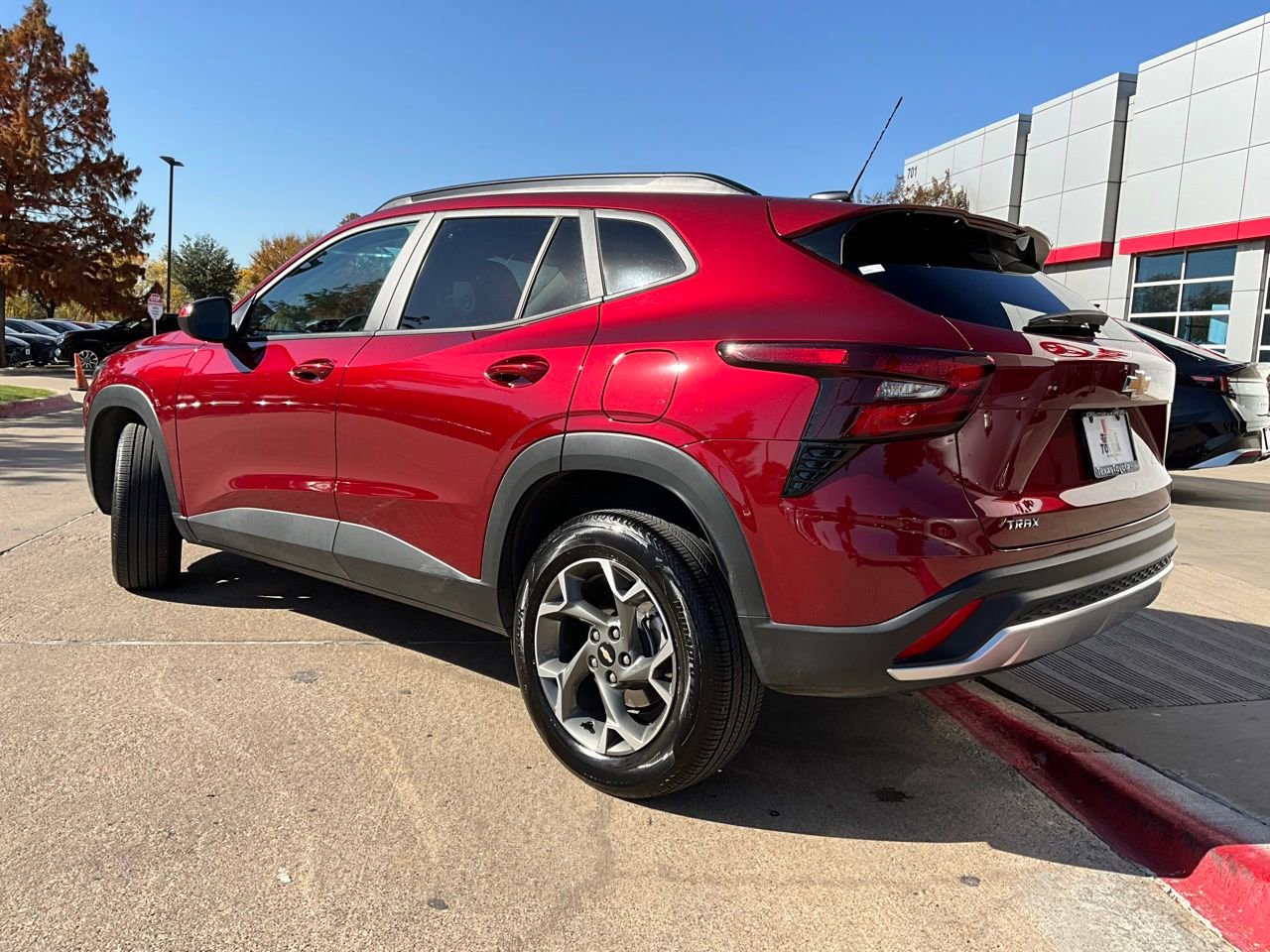 Used 2025 Chevrolet Trax LT image 8