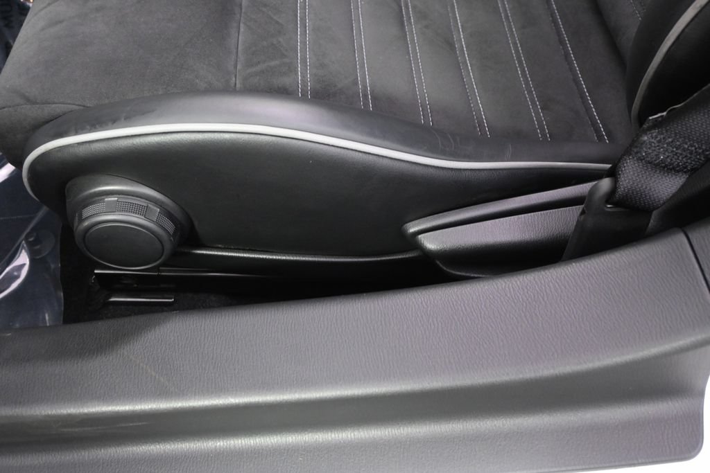 Used 2024 MAZDA MX-5 Miata RF Club RWD image 19