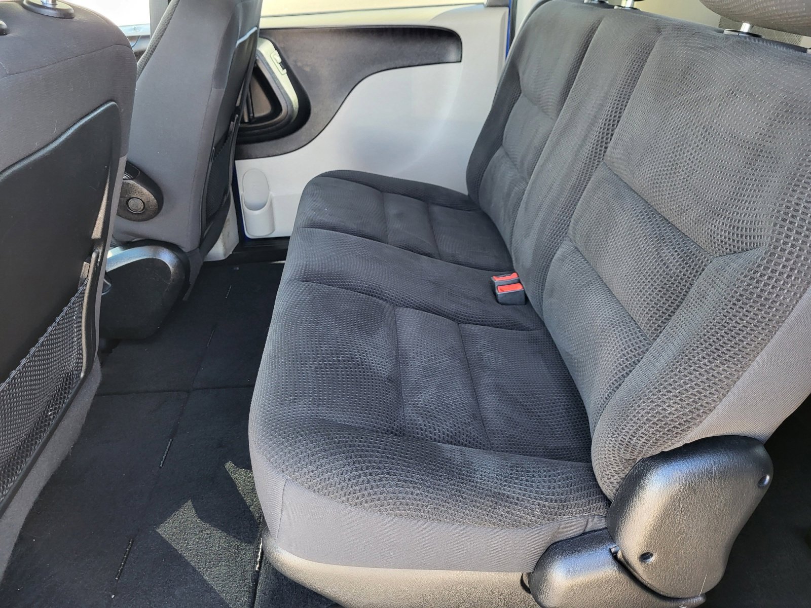 Used 2019 Dodge Grand Caravan SE w/ UConnect Hands-Free Group image 17