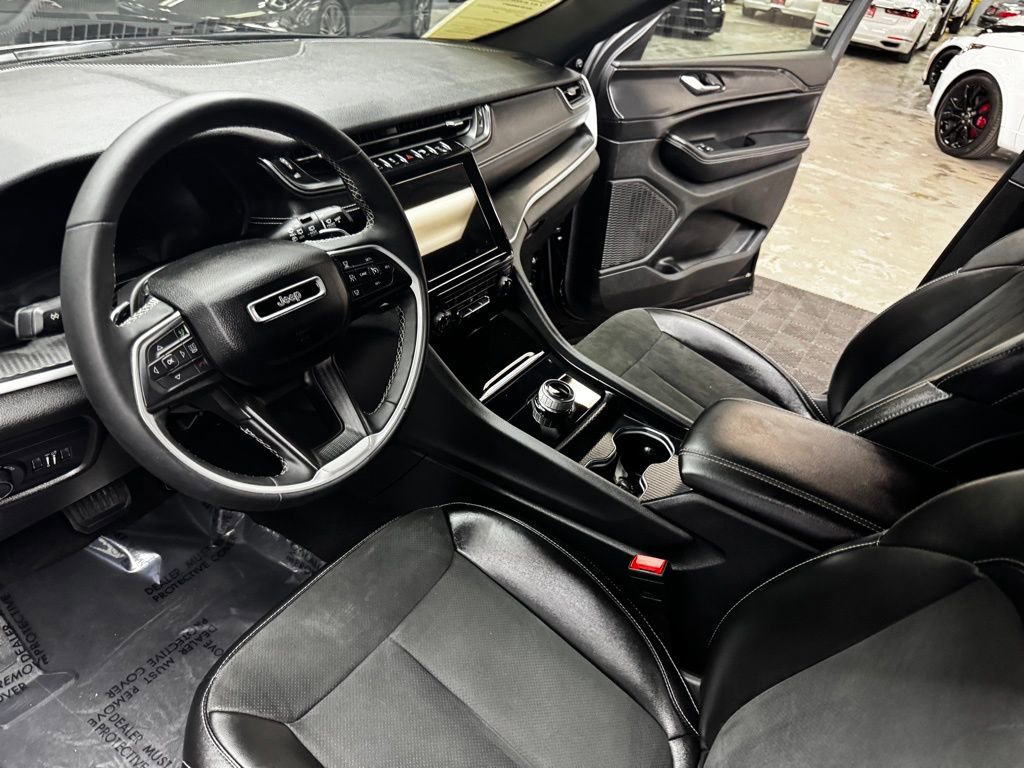 Used 2024 Jeep Grand Cherokee Altitude RWD image 33