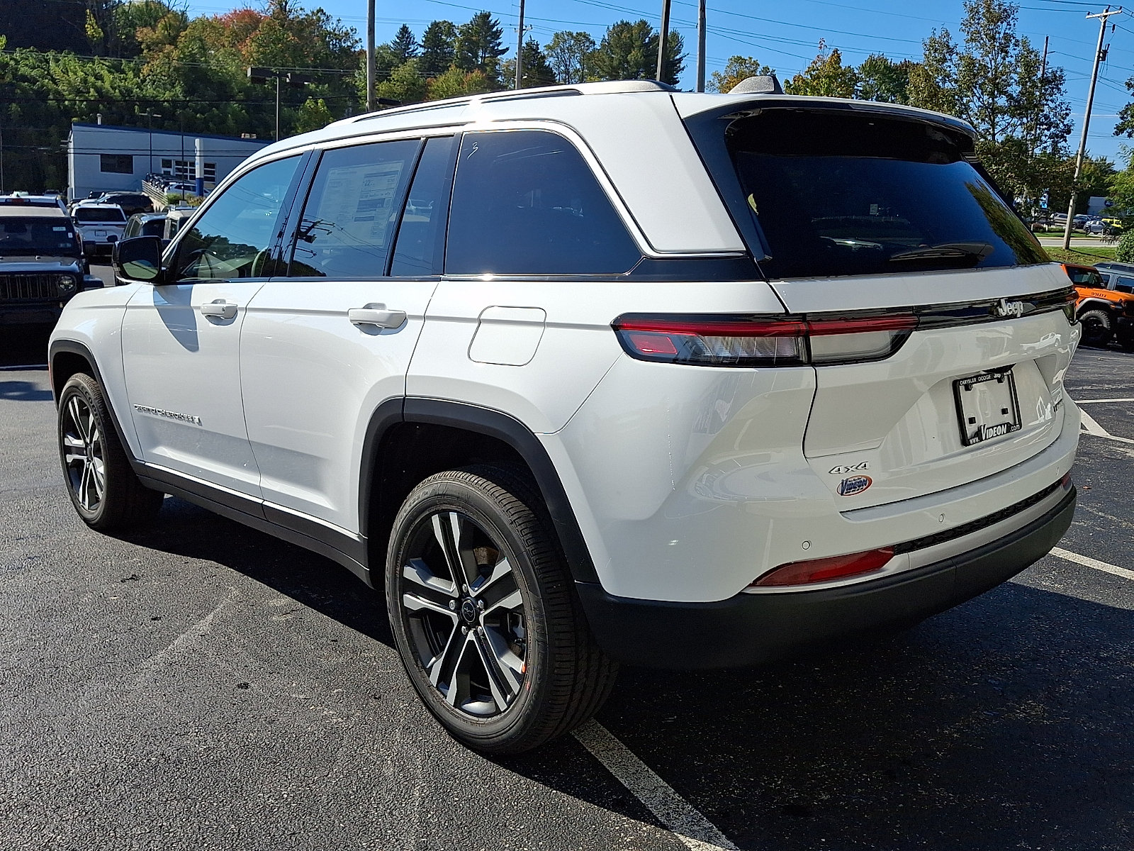 New 2027 Jeep Grand Cherokee Limited AWD/4WD image 4