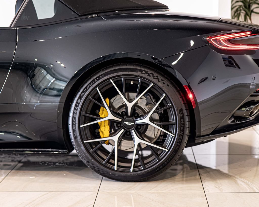 Used 2025 Aston Martin DB12 Convertible RWD image 7