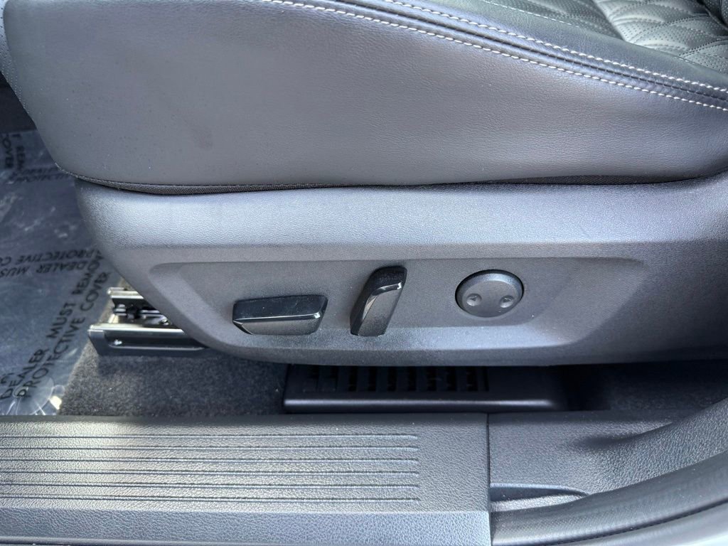 Used 2025 Nissan Rogue Platinum w/ Platinum Premium Package FWD image 7