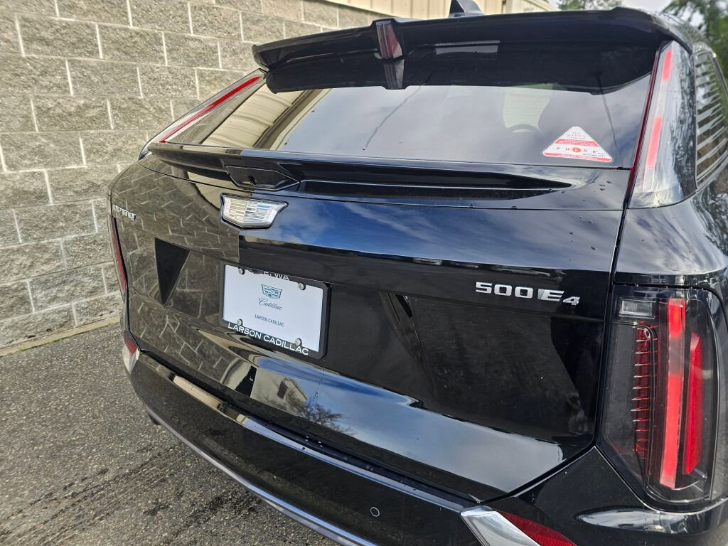 New 2026 Cadillac Optiq Luxury 2 image 18