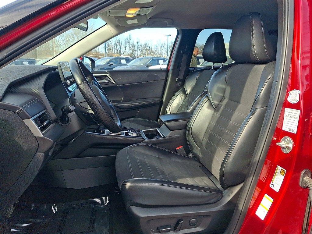 Used 2024 Mitsubishi Outlander SE image 16