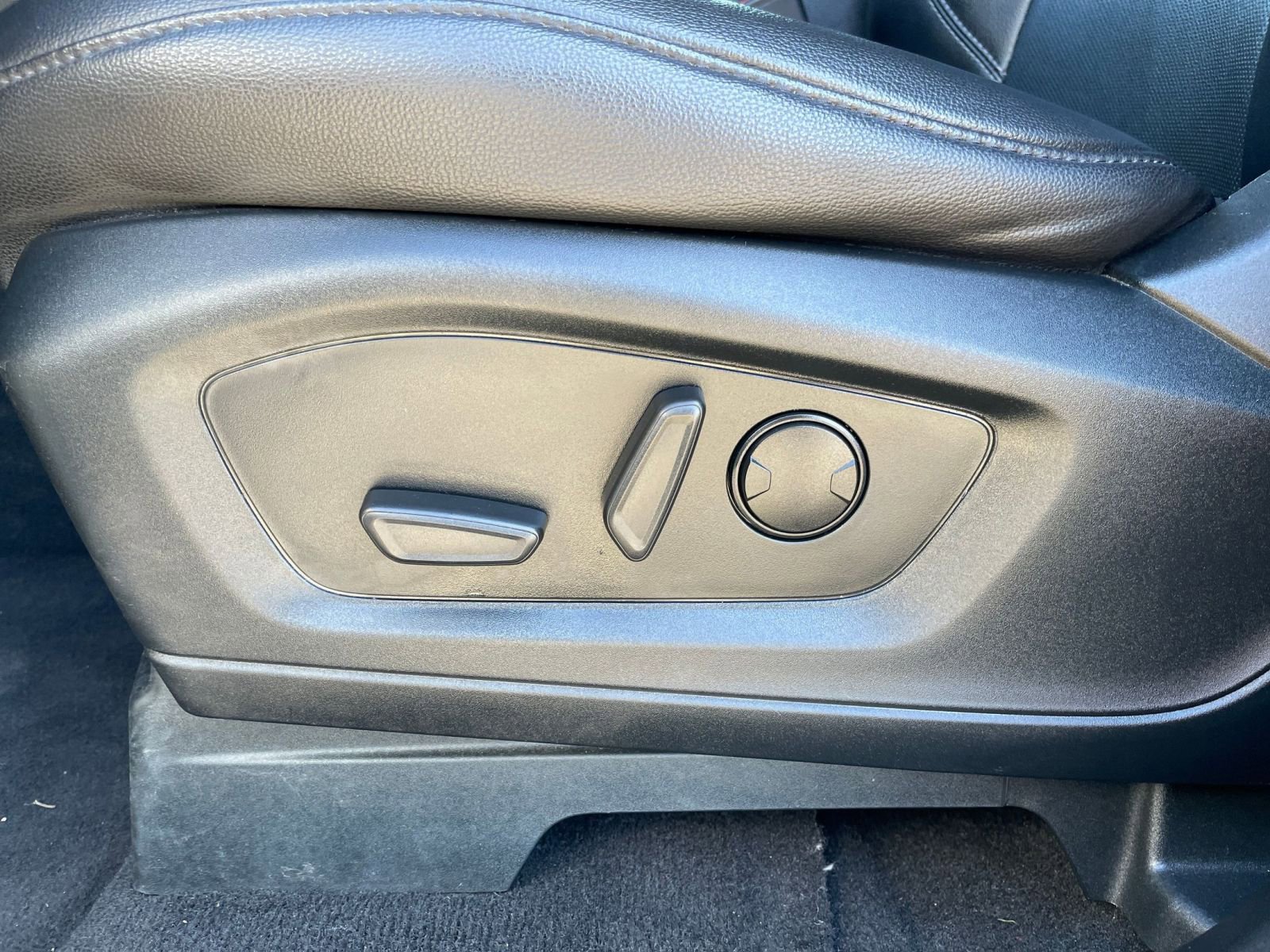 Used 2023 Ford Explorer Limited image 23