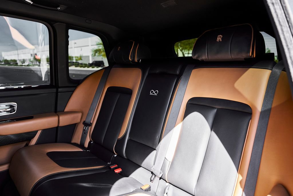Used 2022 Rolls-Royce Cullinan Black Badge w/ Dark Exterior Package AWD/4WD image 50