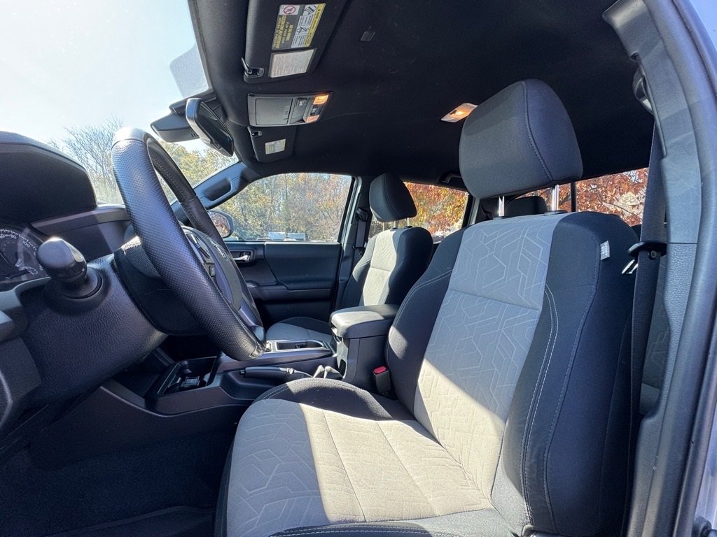 Used 2020 Toyota Tacoma TRD Sport w/ Technology Package image 15