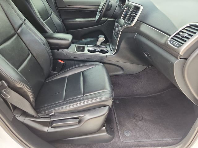 Used 2018 Jeep Grand Cherokee Laredo RWD image 26