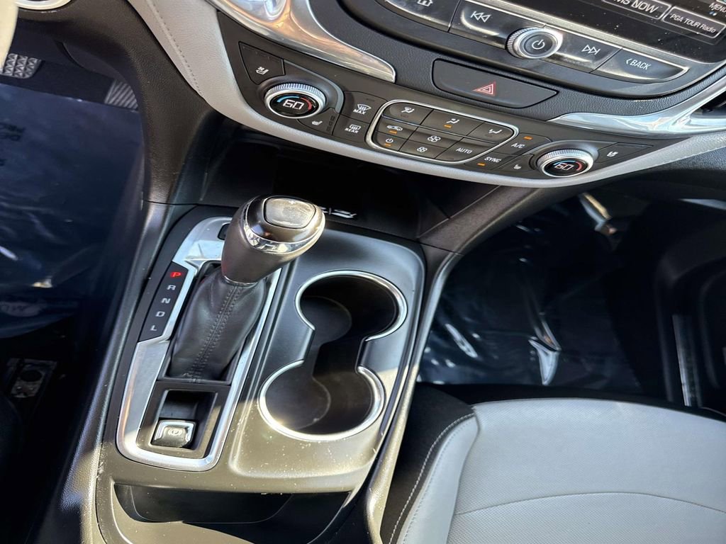 Used 2018 Chevrolet Equinox Premier image 31