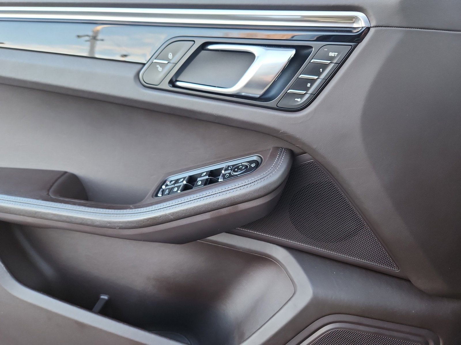 Used 2015 Porsche Macan Turbo image 14