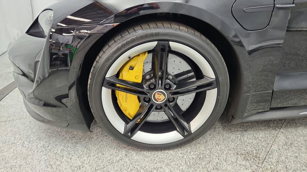 Used 2022 Porsche Taycan Turbo S image 13