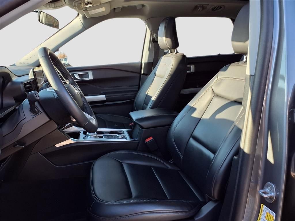 Used 2023 Ford Explorer XLT w/ Equipment Group 202A image 30