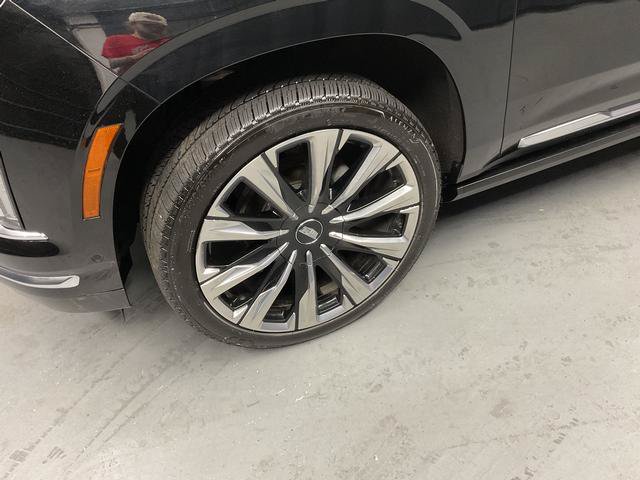 Used 2026 Cadillac Escalade Platinum Luxury AWD/4WD image 4