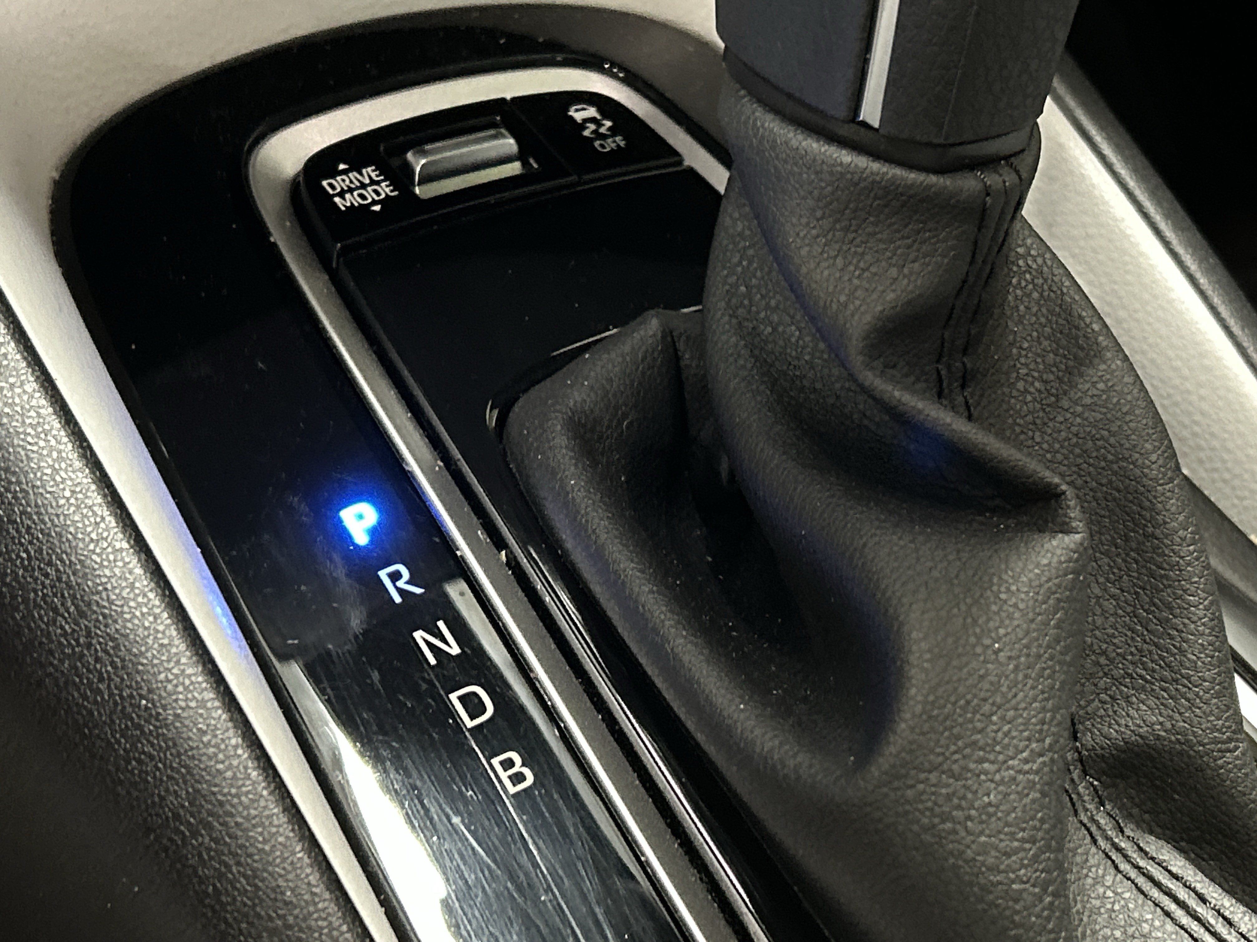 Used 2025 Toyota Corolla SE w/ Convenience Package FWD image 26