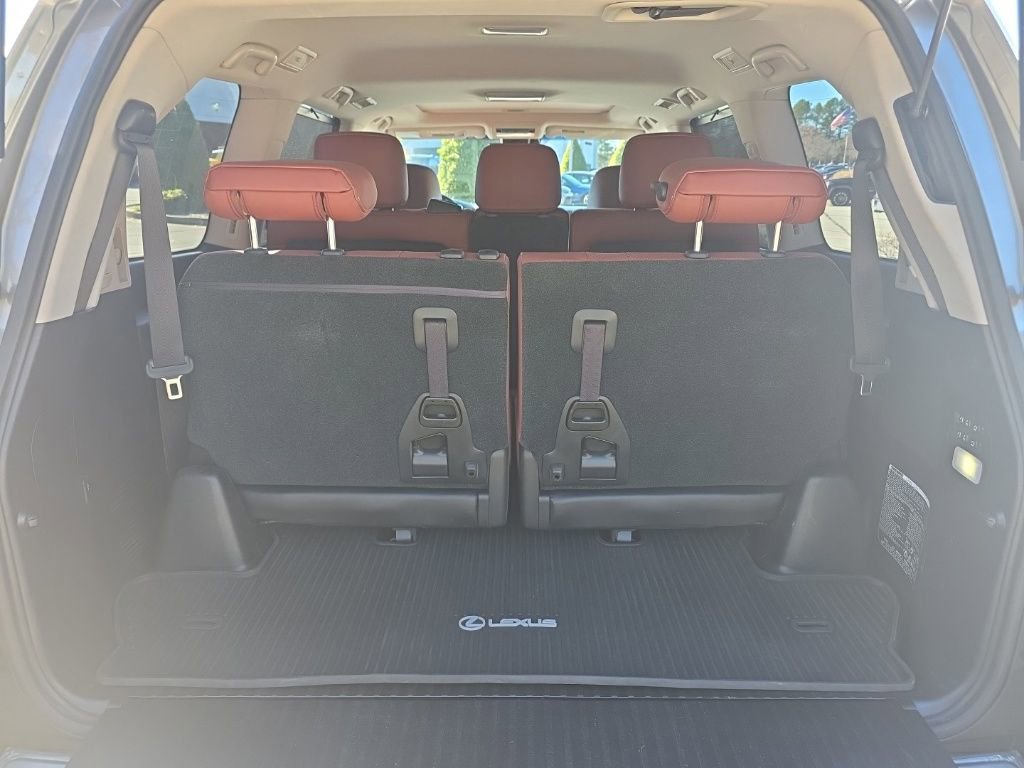 Used 2020 Lexus LX 570 4WD w/ 3rd Row & Luxury Pkg image 16