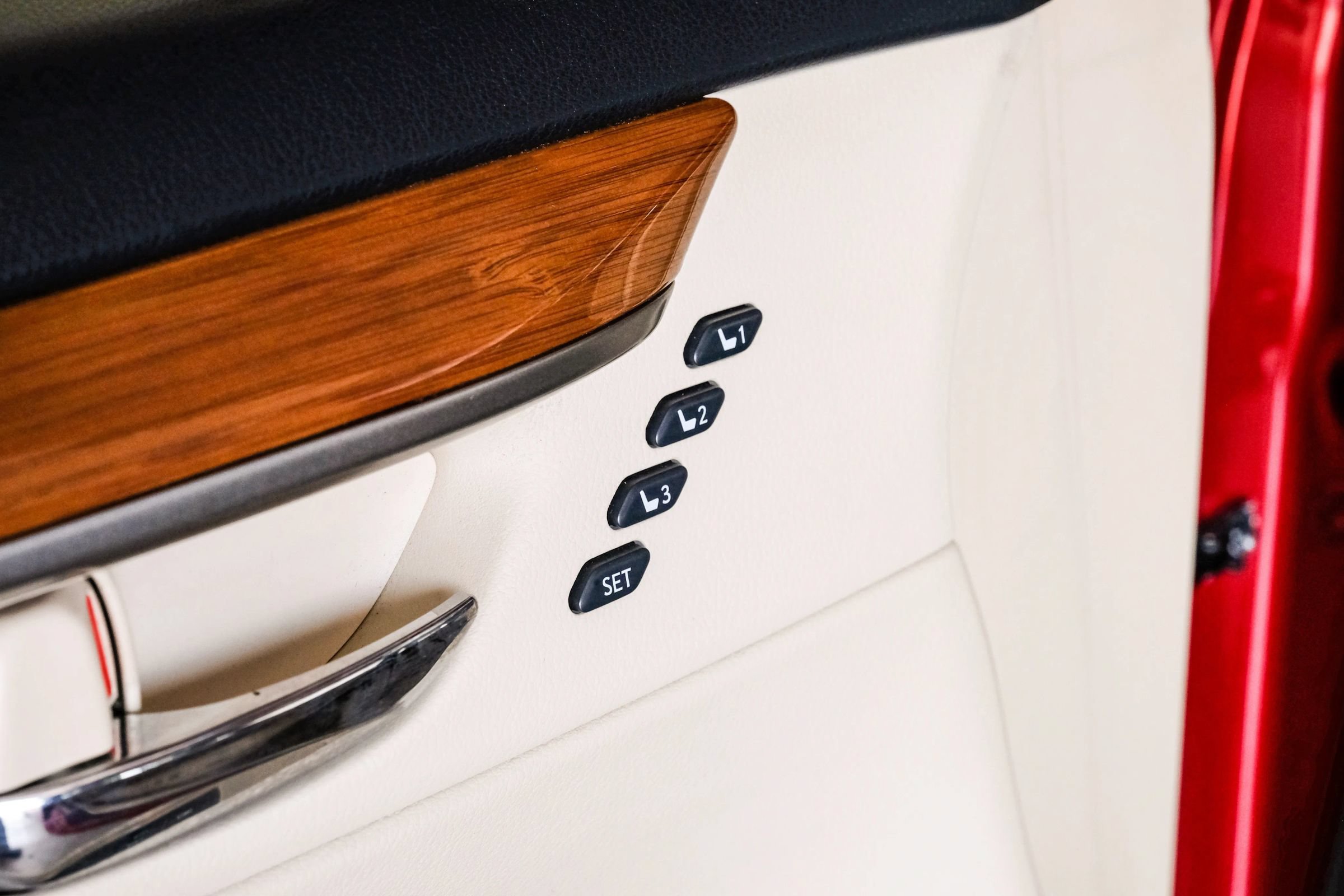 Used 2014 Lexus ES 300h w/ Luxury Package w/Bamboo Trim FWD image 47