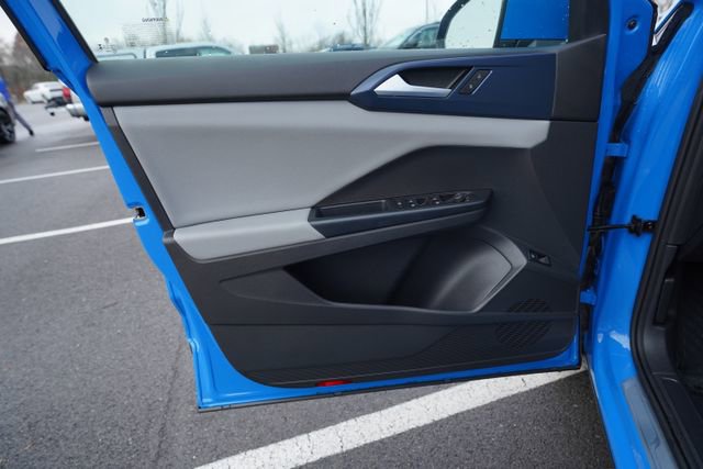 Used 2023 Volkswagen Taos SE w/ Panoramic Sunroof Package image 14