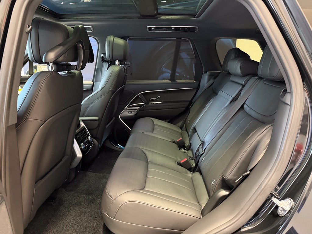 New 2025 Land Rover Range Rover SE AWD/4WD image 9
