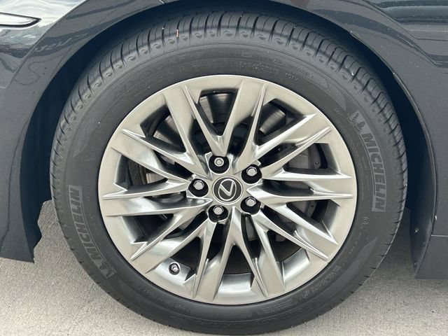 Used 2018 Lexus LS 500 w/ Accessory Package (Z2) RWD image 10