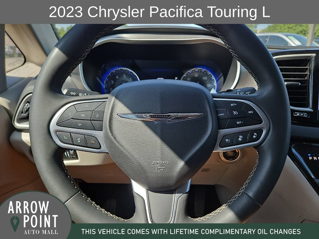 Used 2023 Chrysler Pacifica Touring-L FWD image 27