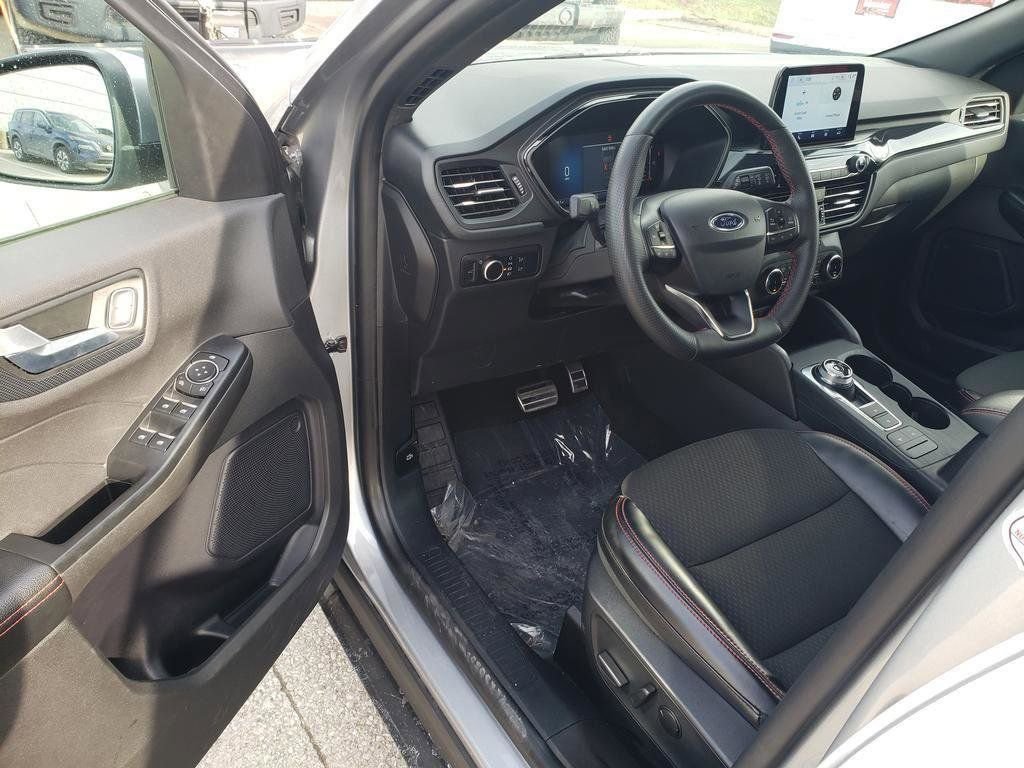 Used 2024 Ford Escape ST-Line image 12