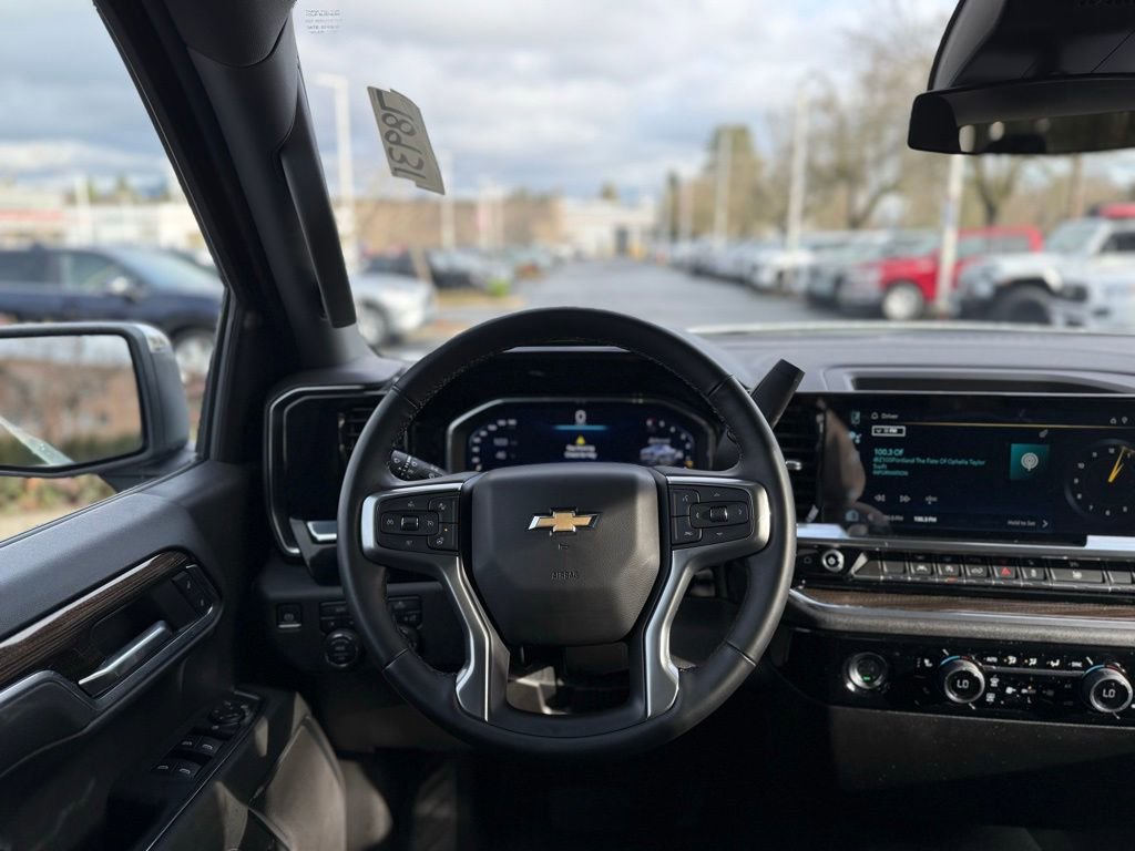 Used 2024 Chevrolet Silverado 1500 LT image 24