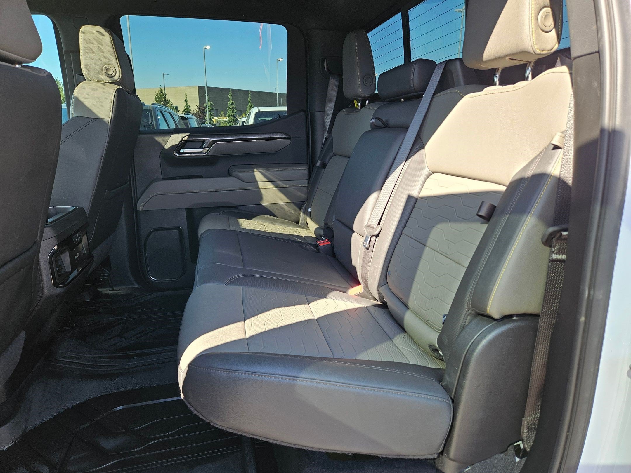 Used 2025 Chevrolet Silverado 1500 ZR2 w/ Technology Package AWD/4WD image 28