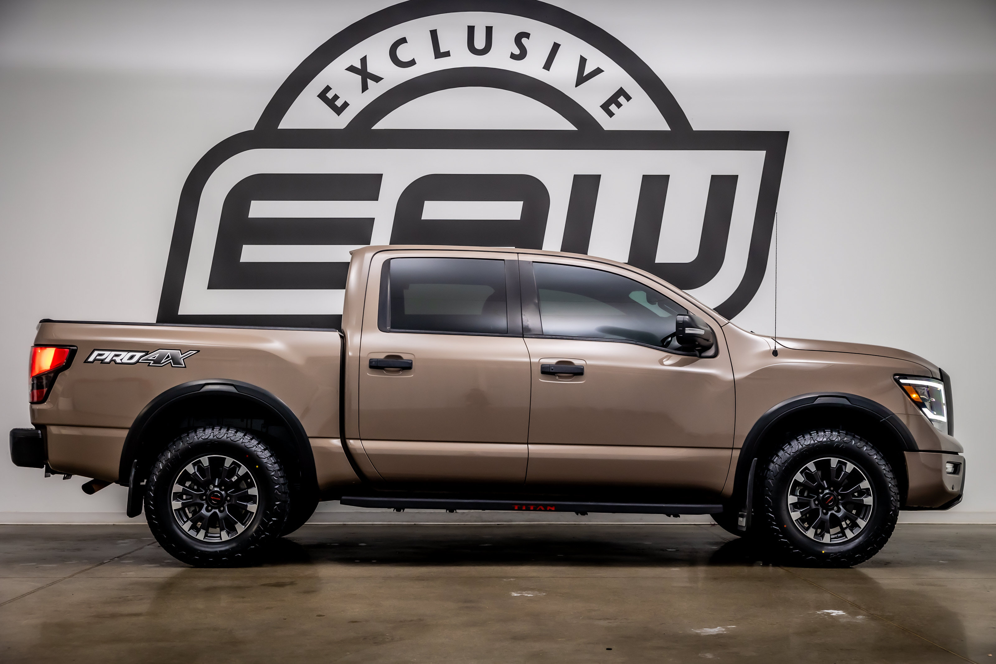 Used 2020 Nissan Titan PRO-4X w/ Pro-4x Convenience Package AWD/4WD image 9