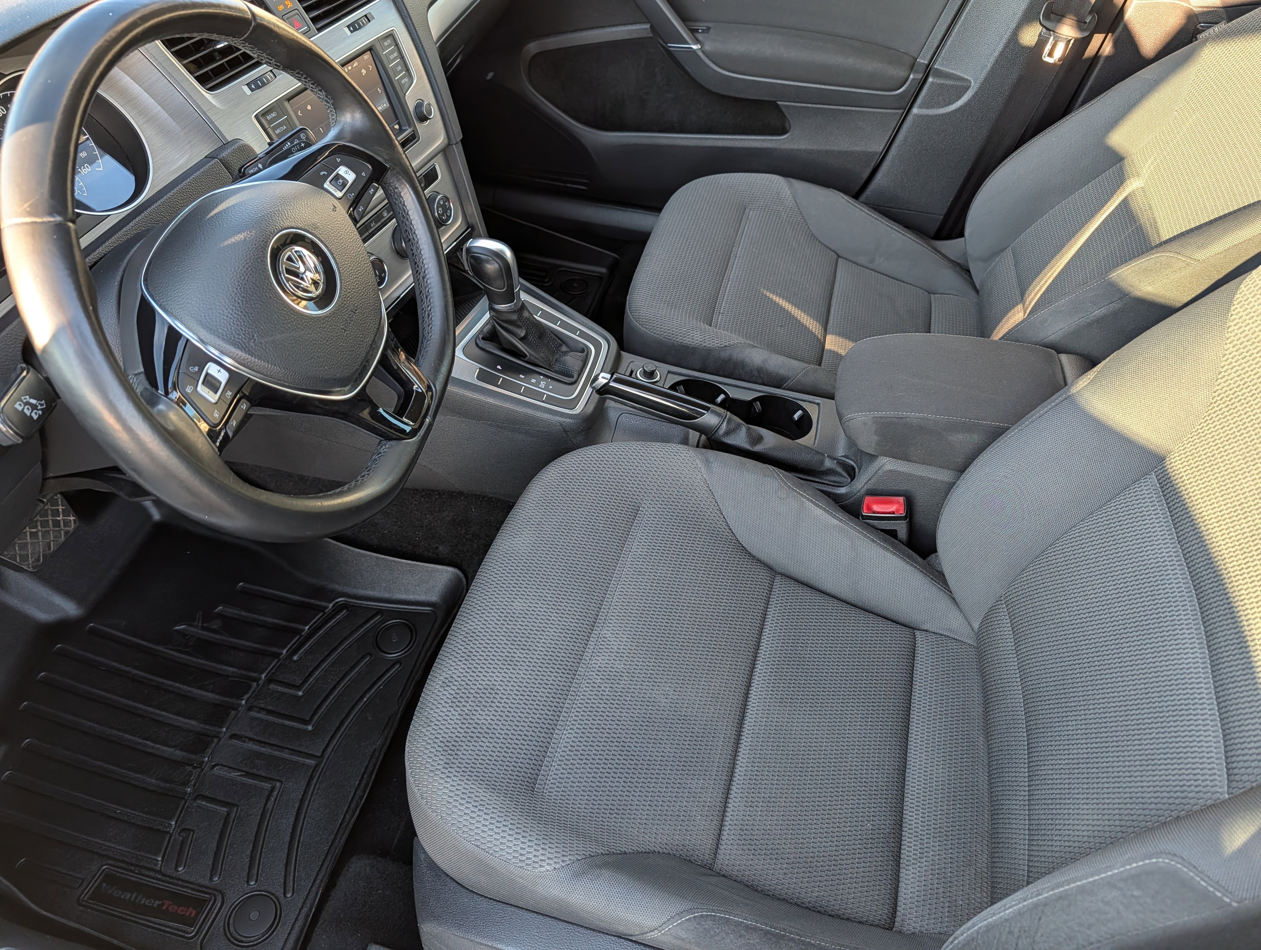 Used 2017 Volkswagen Golf S image 14